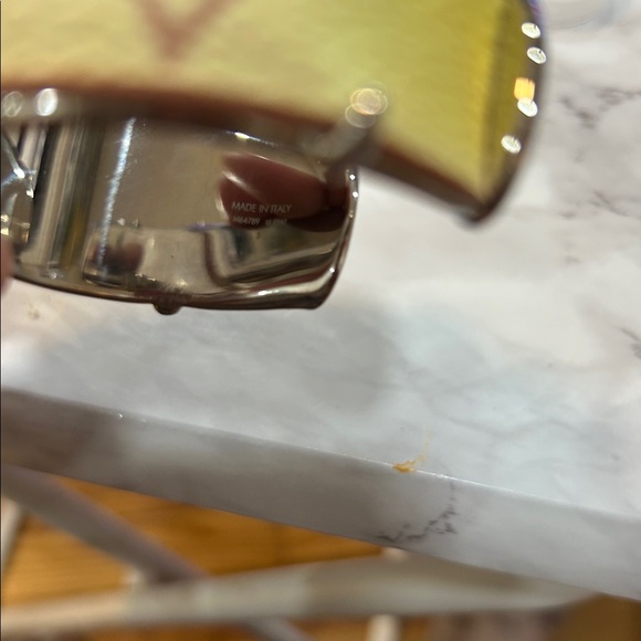 Louis Vuitton leather cuff bracelet - Picture 4 of 5